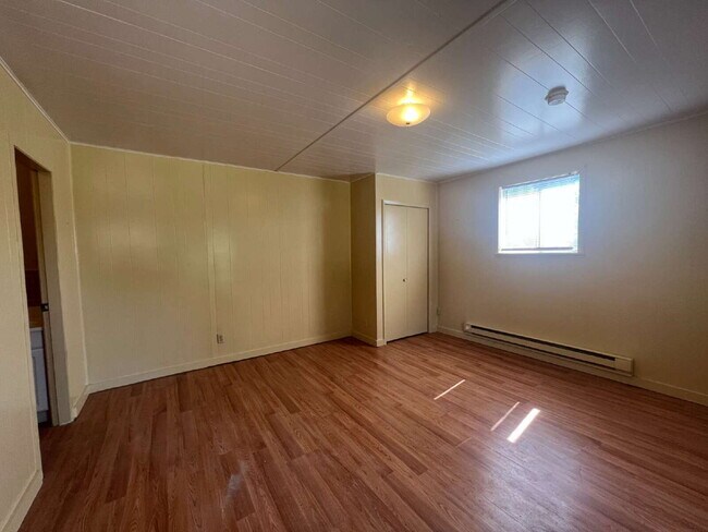 "Charming 1-Bedroom Retreat in Forsyth - Perfect for Cozy Living!"