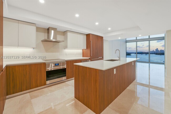 Building Photo - 1500 Bay Dr E Unit N-1404