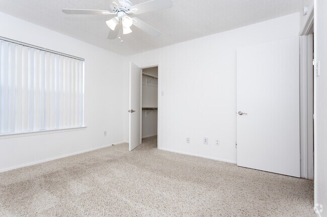 1BR,1.5BA-962SF