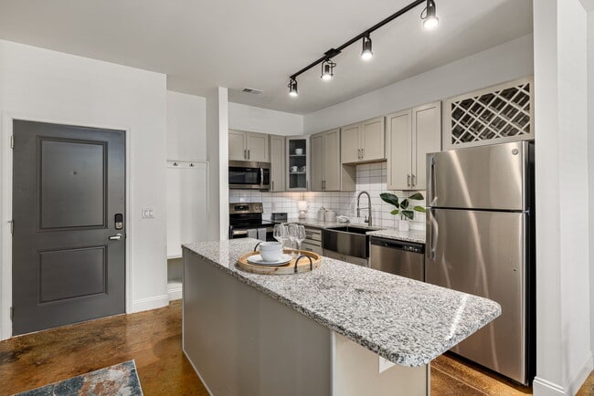 Photo - Comet Garner