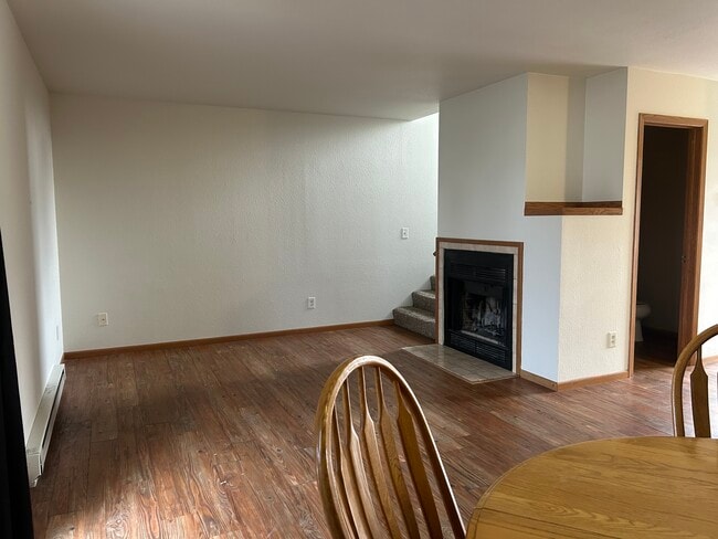 Living room - 3420 Granger Ave S Unit #14