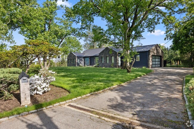 Building Photo - 50 Sheldrake Rd Rental