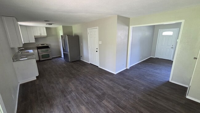 Photo - 2015 Brenda Ave