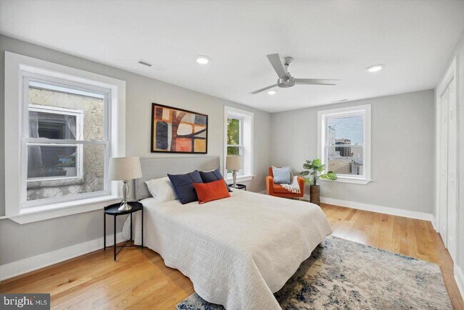 Photo - 2827 W Girard Ave Unit 2