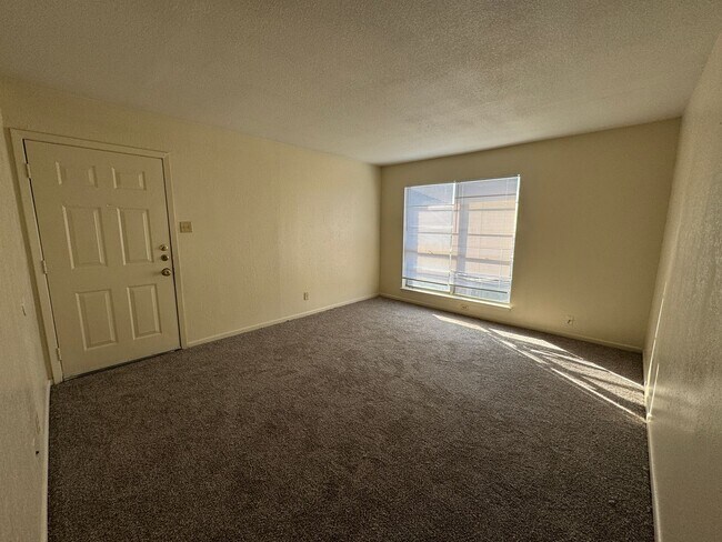 Photo - 4306 Lake Rd Unit 4