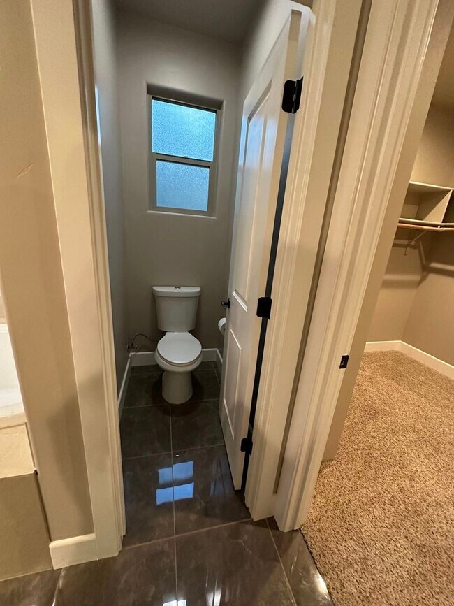 Photo - 4 Bedroom 2.5 Bath Foresthill rental oppor...