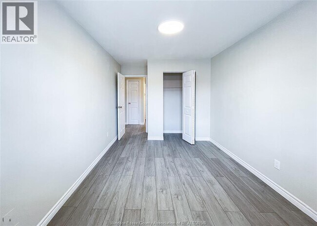 Photo - 2136 Wyandotte St W Unit 21