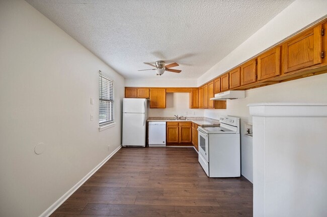 Photo - 4432-4434 Central Valley Dr Unit 4432 Central Valley
