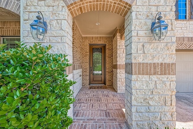 Photo - 210 Hearthshire Cir