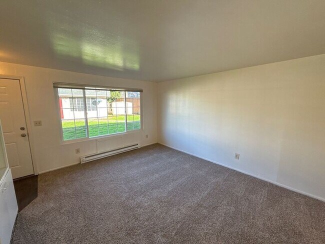 Photo - 580 Ford St SE