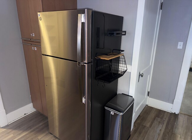 Photo - 909 4th St NW