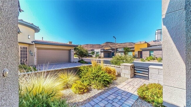 Photo - 6714 Desert Crimson St