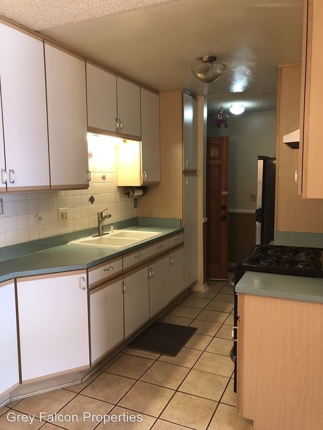 Photo - 4855 Cole St