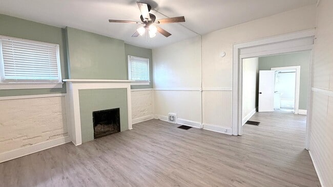 Photo - 806 SE Riverside Dr