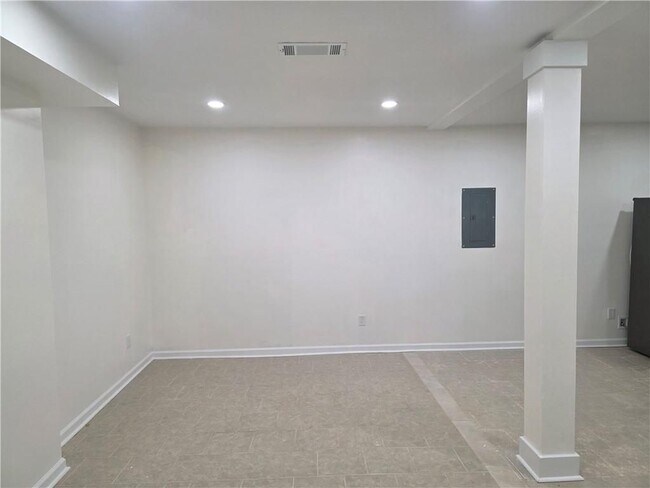 Photo - 2435 Bouldercliff Way SE