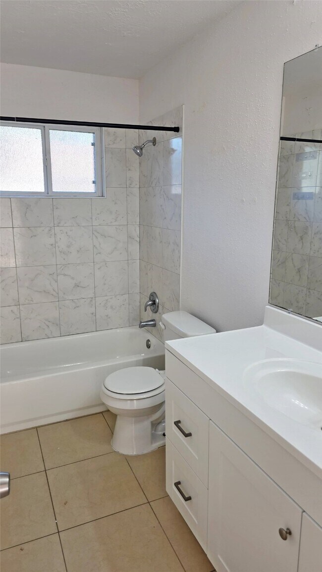 Photo - 17302 Davenway Dr