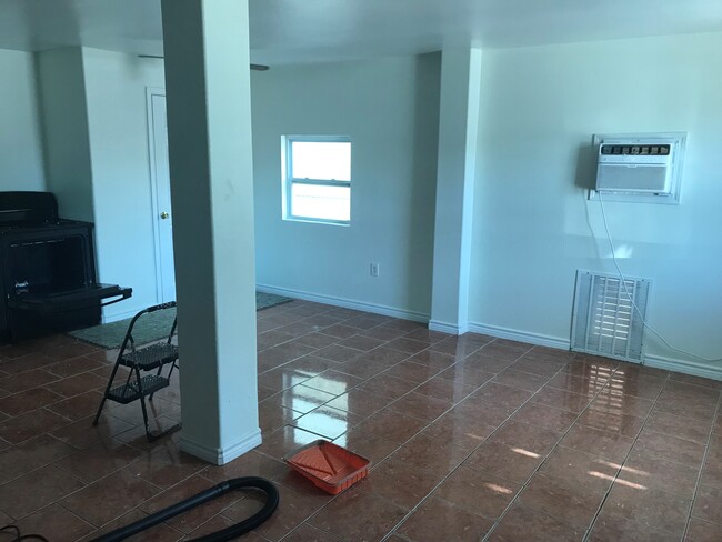 Photo - 5802 Avenue R Unidad Studio Apartment