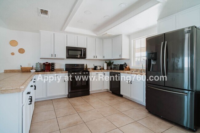 Photo - Huge 3 Bed 2 Bath Home With Spectacular City Views!