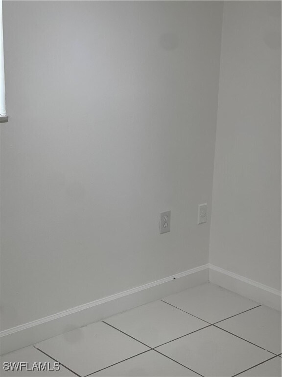 Building Photo - 3527 NE 168th St Unit 204