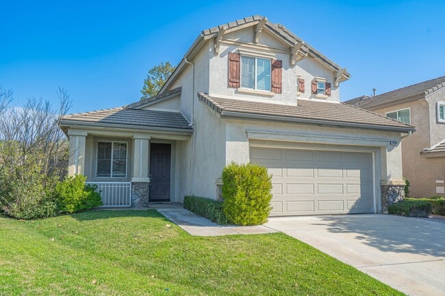 Building Photo - Charming 3-Bedroom Home with a Big Backyar...