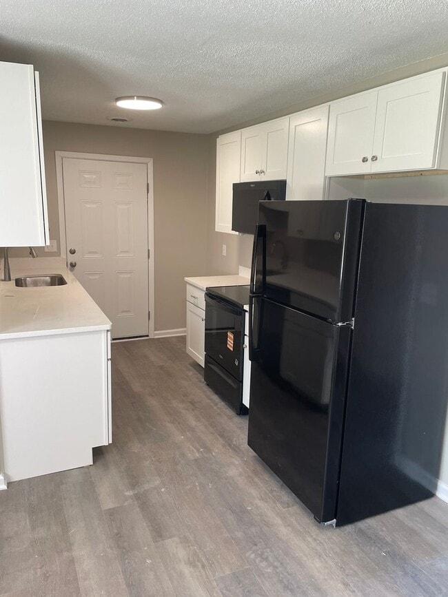 Photo - 1008 Claremont Ave NE