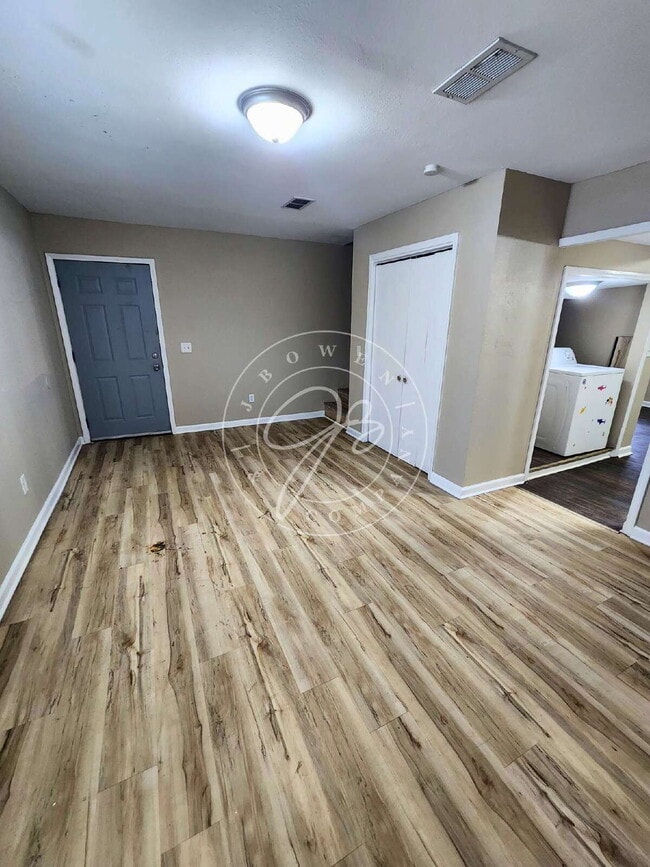Photo - Updated 4-Bedroom Home with 1.5 Baths – Minutes from Oregon