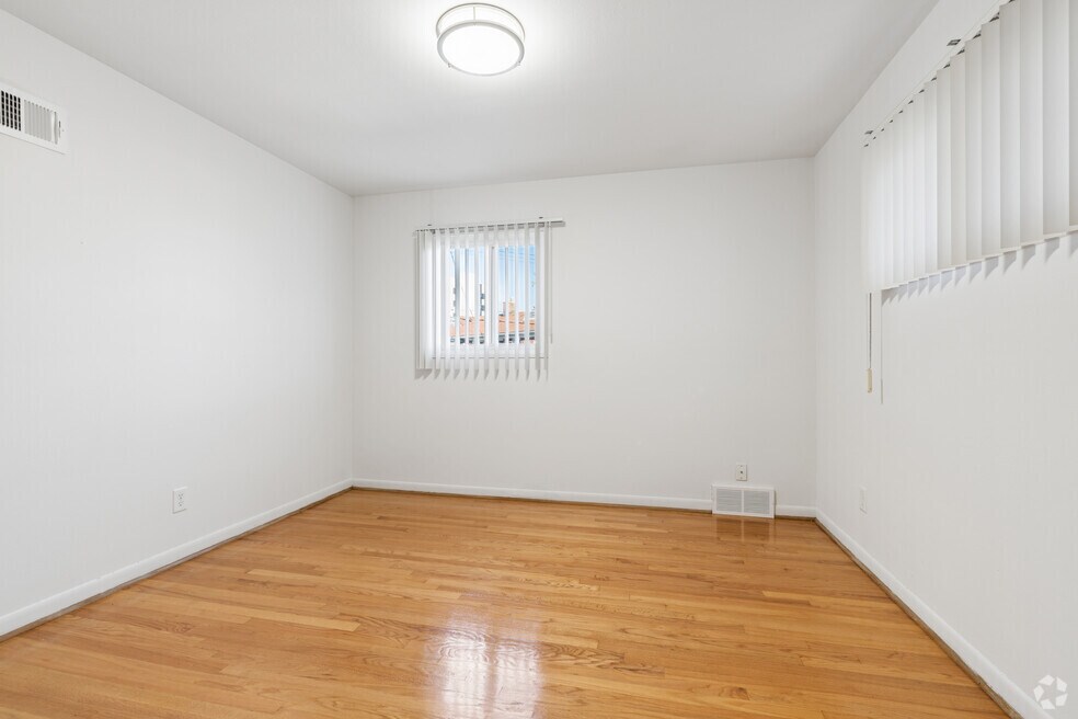 Alberta I - 1BR, 1BA - 603SF - Bedroom
