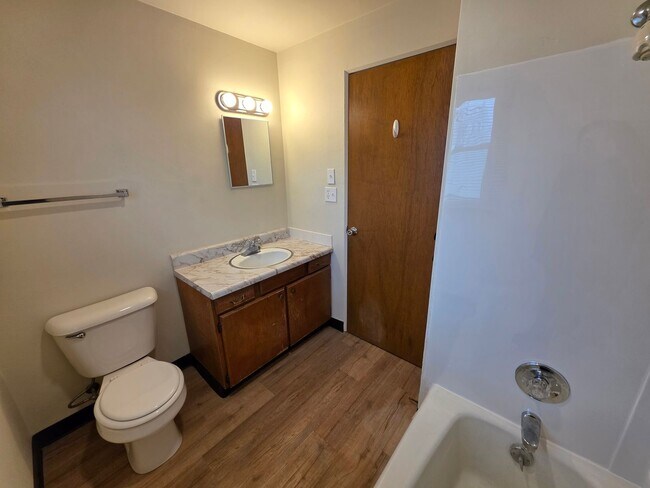 Photo - 1254-1256 Meadow Ln