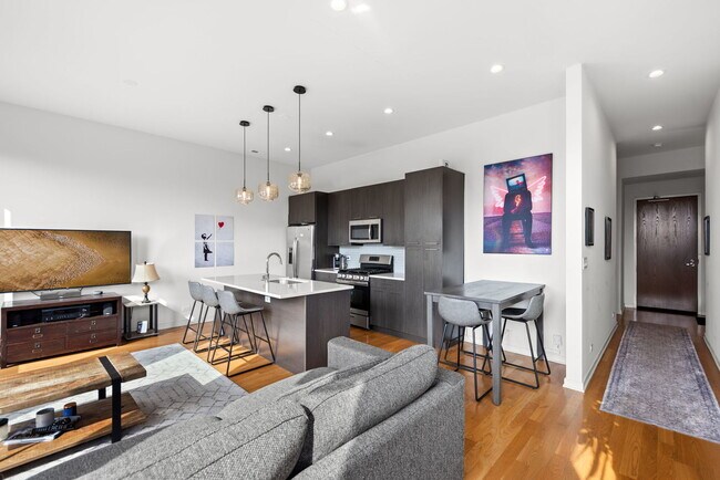 Photo - 1728 W Division St