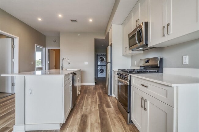 Building Photo - 475 Communipaw Ave Unit 302