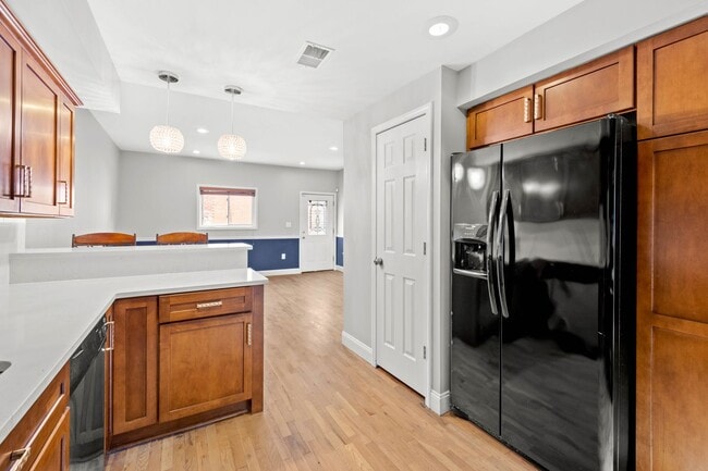 Photo - Luxury 3 bed, 3 bath home