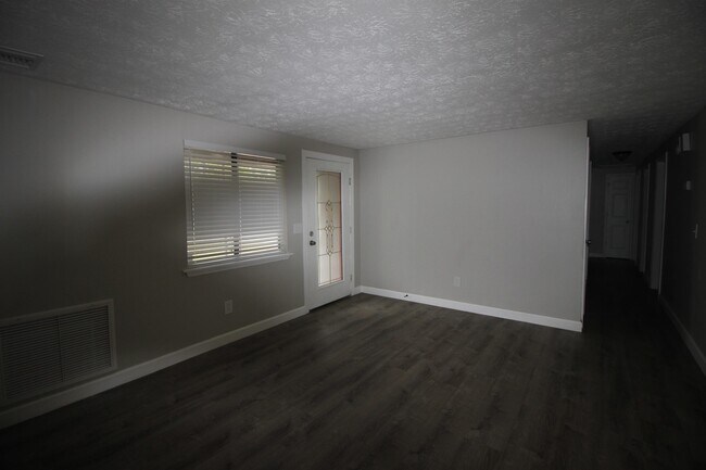 Photo - 3915 Oriely Dr E