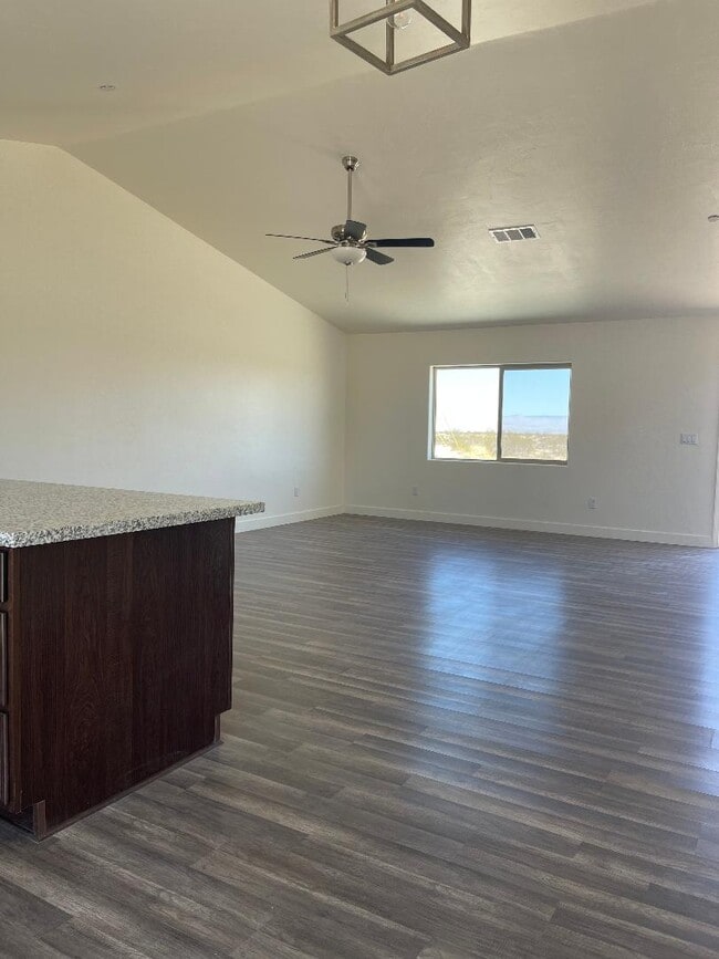 10016 Mendiburu Rd