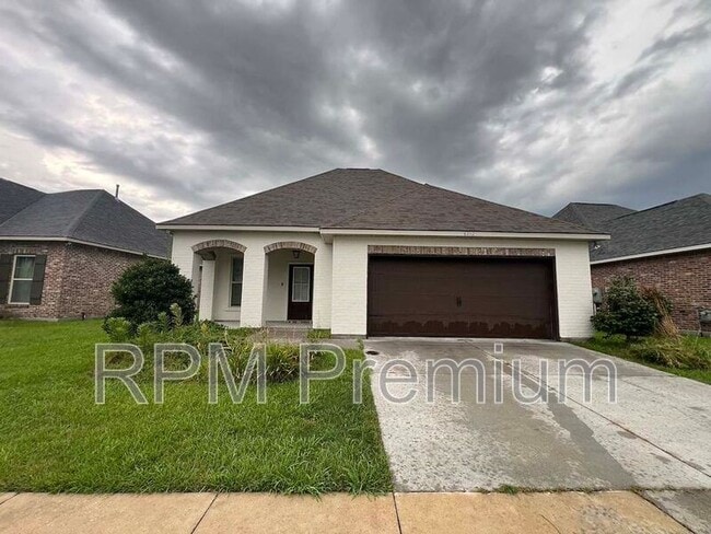 Building Photo - 6212 Lake Edge Dr