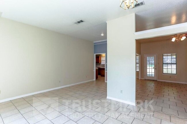 Photo - 800 Silver Creek Dr