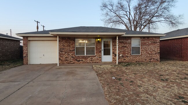 FOR LEASE - 2/2/1 - NORTH LUBBOCK - FOR LEASE - 2/2/1  - NORTH LUBBOCK House