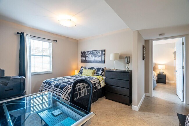 Photo - 163 Waterside Dr Unit 163