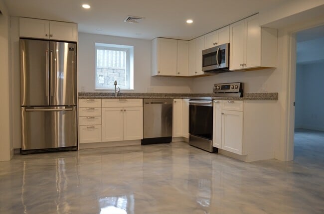 Photo - 10 Gloucester Ave Unit B