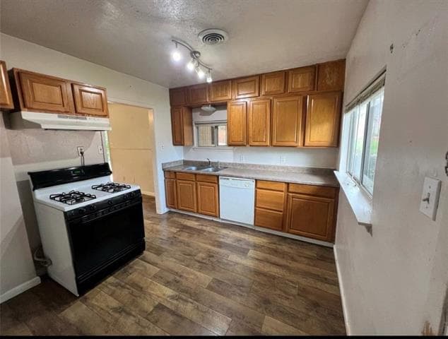 Photo - 600 Lake Dr