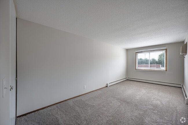 2BR, 1BA - 1,034SF - Primary Bedroom