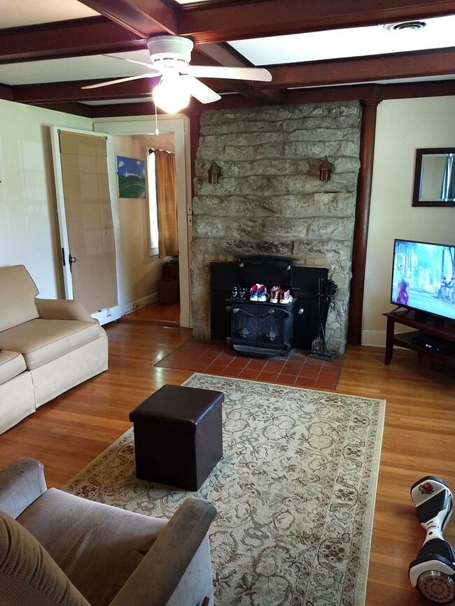 Photo - 3 Bed/2 Bath Single Fmaily Home