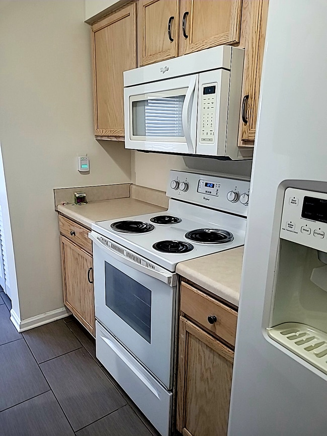 Spacious 3BR Townhome • $2,150 • Fenced Yard + Bonus Room • Prime Location - Spacious 3BR Townhome • $2,150 • Fenced Yard + Bonus Room • Prime Location