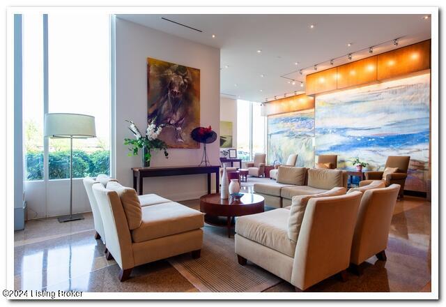 Photo - 222 E Witherspoon St Unidad 1203