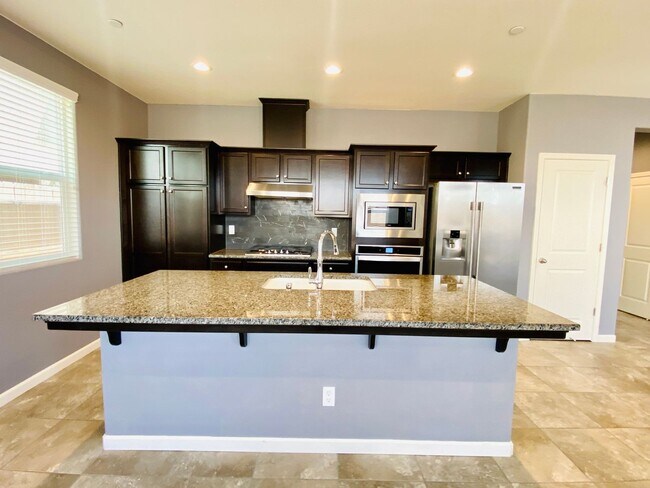 Photo - $2,195 Belmont & Fowler, 3 Bedroom - N Eli...