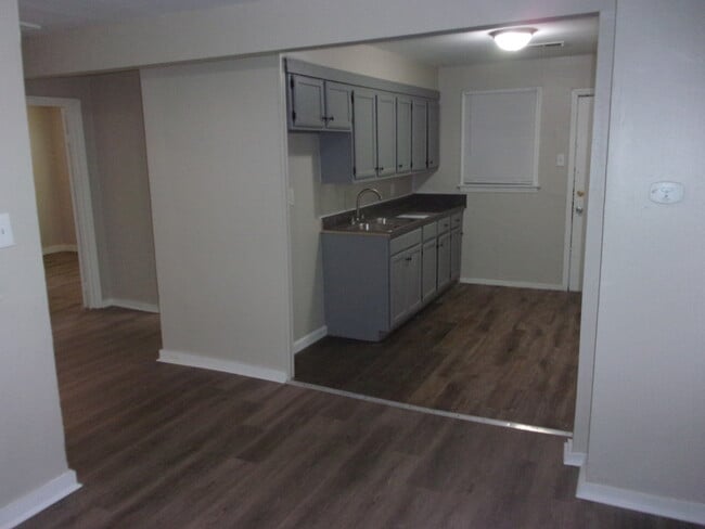 Photo - 1290 N McNeil St