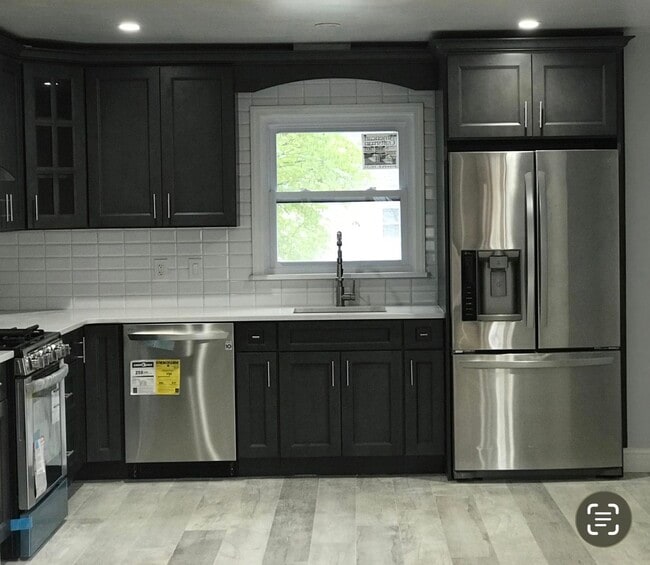 490 Jackson Ave Unit 2