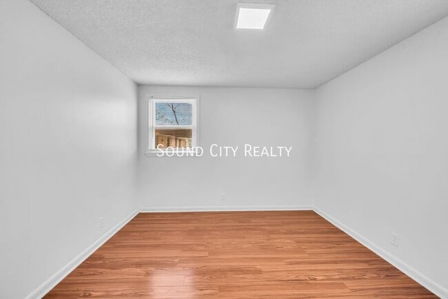 Photo - 3232 Hinkle Dr