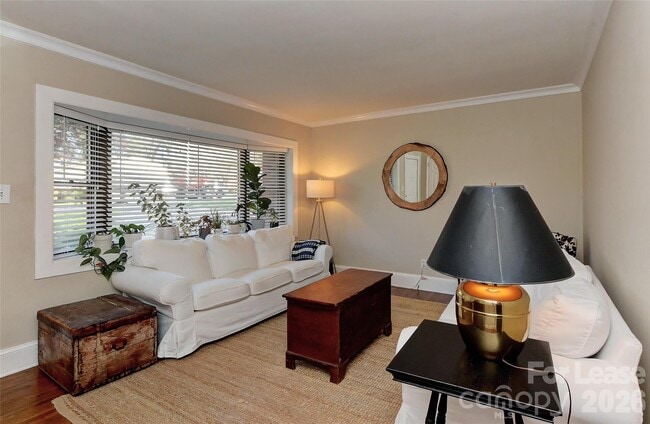 Photo - 1308 Mockingbird Ln