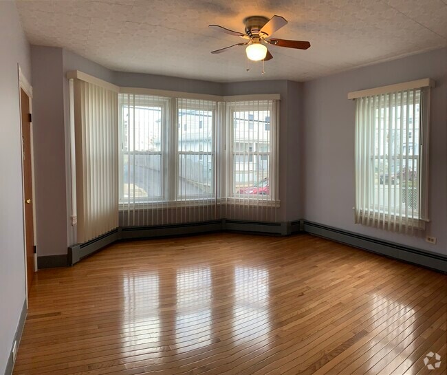 Building Photo - 110 Capital St Unit 1 Rental