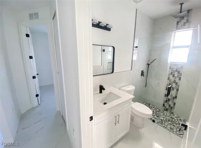 Photo - 1005 W 12th St